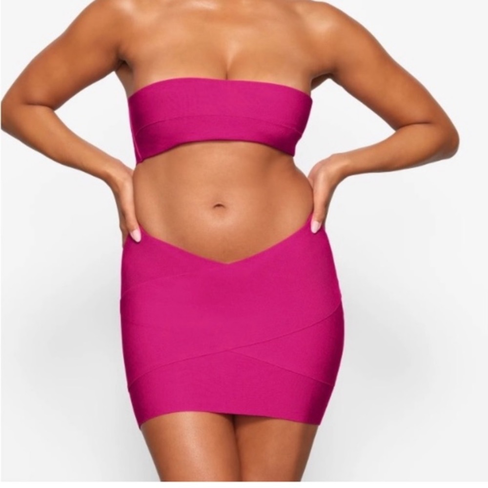 SKIMS NWT KNIT SWIM MINI SKIRT In Magenta Sz XXS